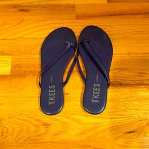 Tkees flip flops